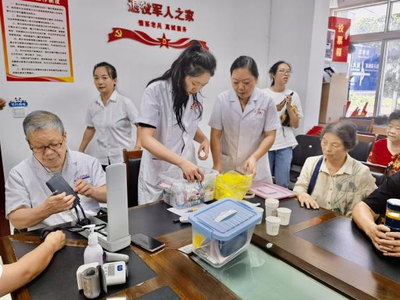 雨城區(qū)關(guān)工委社區(qū)工作團(tuán) 暑期黨史教育與心理健康關(guān)愛活動中的營養(yǎng)健康咨詢服務(wù)