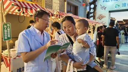 滄州市第三醫院舉辦“健康夜市”走進南川老街活動，提供現場營養健康咨詢服務